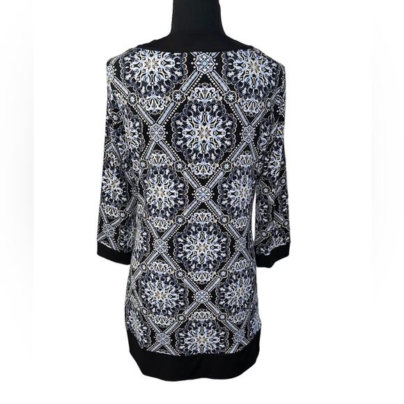 *SOLD* White House Black Market Black and Blue Artsy Tunic - Size Medium - Picture 4 of 5
